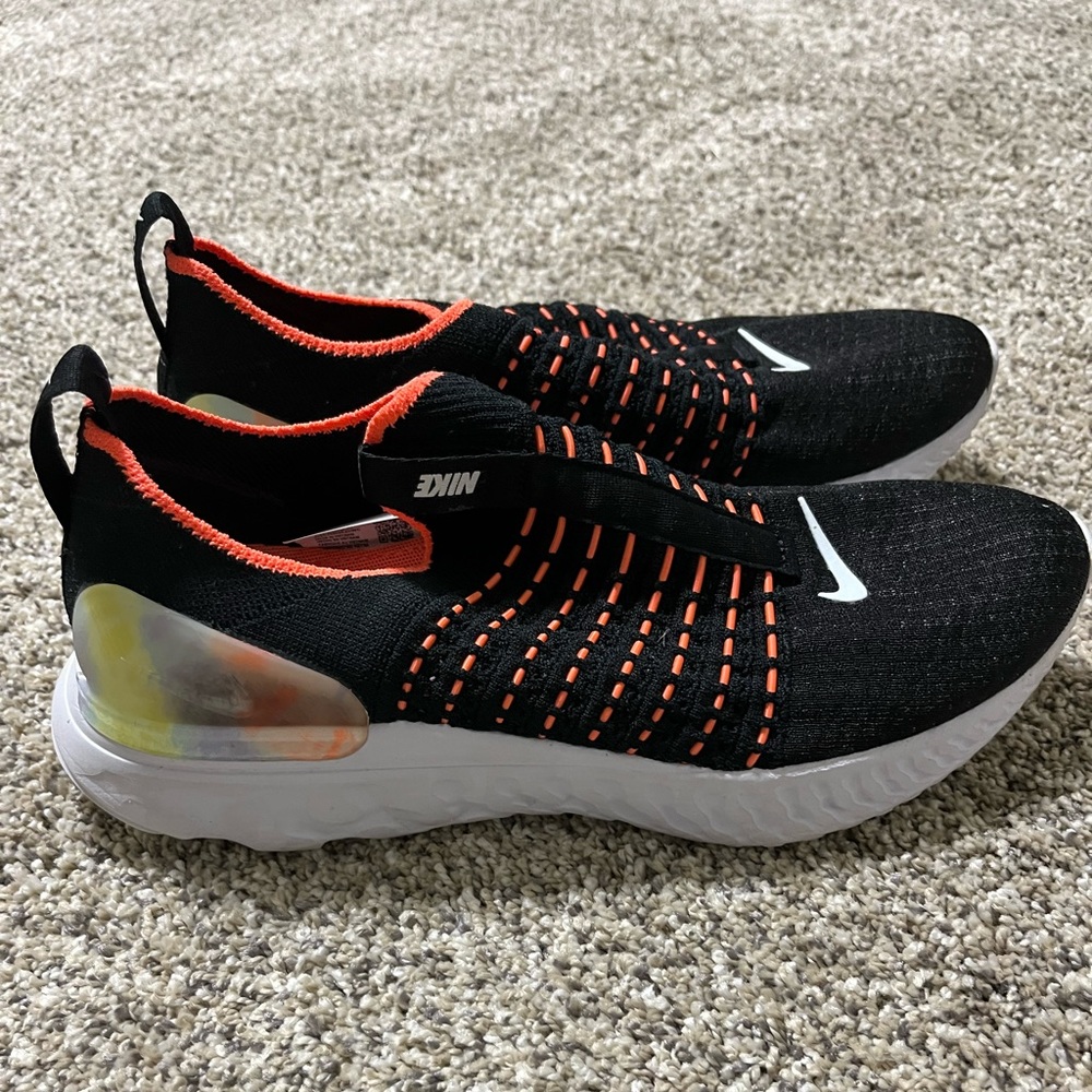 Nike Women’s Tie Dye Flyknit Phantom running shoes size 8